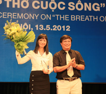 มอบรางวัลการประกวดหนังสือพิมพ์ในหัวข้อ“ลมหายใจในชีวิตประจำวัน”